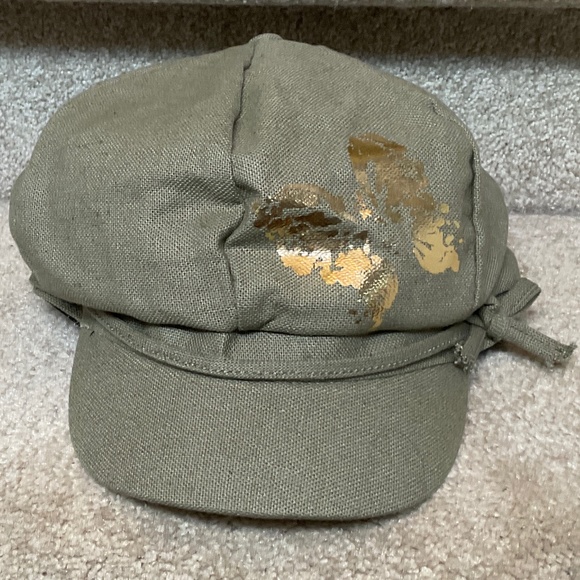 cabbie hat with butterfly, new condition main image 4